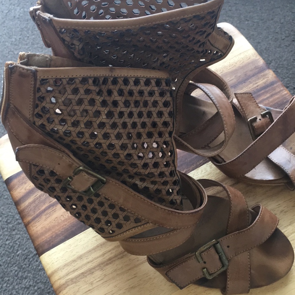 Suzy Sheer size 9 ladies sandals